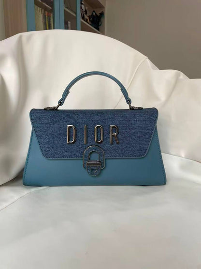 Dior
120 dhs💓
good quality

Zain175
♥️♥️♥️