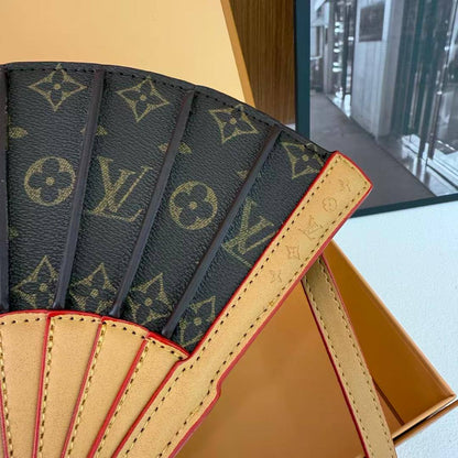LV
95 dhs🪙

with box
🎁🎁🎁

size 36×9×4.5cm

Zain213
♥️♥️♥️