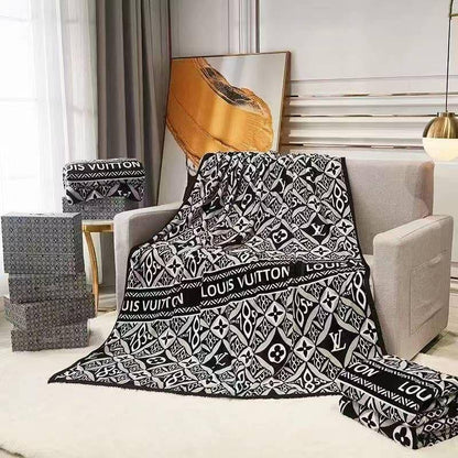200*230 cm 
Double size 
55 dhs🇦🇪🇦🇪 
with box

Zain17
♥️♥️♥️