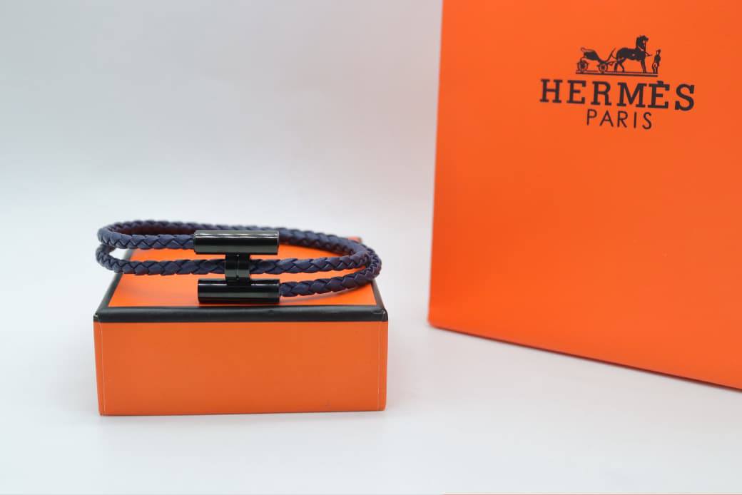 Bracelet
Hermes
60 dhs🇦🇪🇦🇪

Zain33
♥️♥️♥️