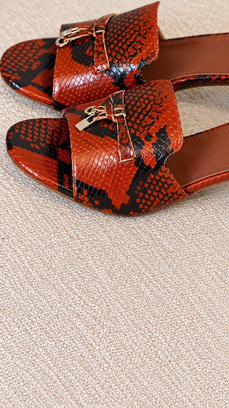 LORO PIANA 

QUALITY: SUPER MASTER 

SIZE:35 TO 42
560 dhs🇦🇪🇦🇪🇦🇪

Zain319
♥️♥️♥️