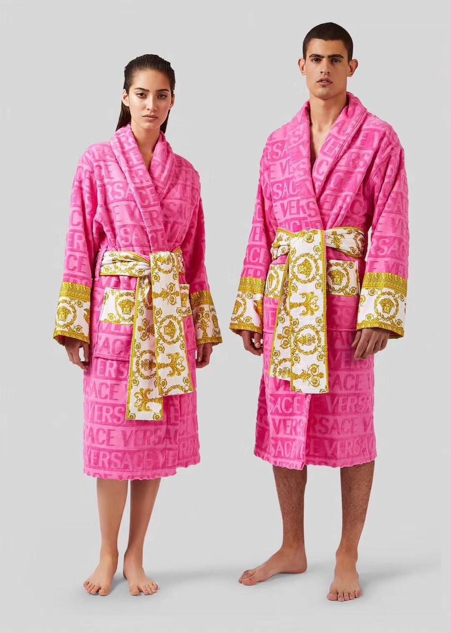 ه*New collections*                                                
VERSACE BATHROBE
*Super Master quality*
*Sizes:FREE SIZE*

750 dhs🇦🇪🇦🇪

Zain308
♥️♥️♥️