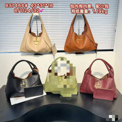 GUCCI sᴏғᴛʙɪᴛ ᴍᴀxɪ
ʜᴏʙᴏ sʜᴏᴜʟᴅᴇʀ ᴛᴏᴛᴇʙᴀɢ
ɢʀᴀɪɴʏ  ʟᴇᴀᴛʜᴇʀ ᴍᴀᴛᴇʀɪᴀʟ
ɢᴏʟᴅ ʜᴀʀᴅᴡᴀʀᴇ
sɪᴢᴇ : 43 cm ( ʟᴀʀɢᴇ )

90 dhs🌺

Zain31
♥️♥️♥️