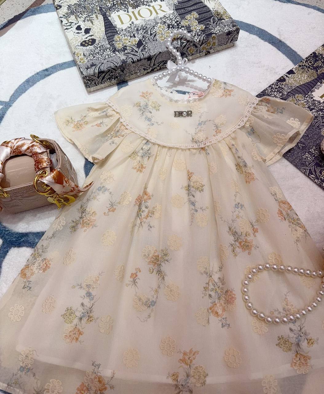 Dior
1-10y 
130 dhs🇦🇪

Zain151
♥️♥️♥️