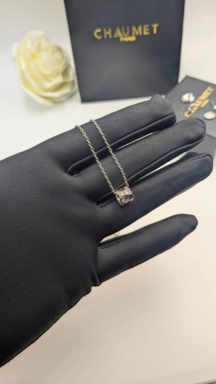 Chaumet
*Master Quality* 
*Necklace & Earrings*
130 dhs✅ with Normal Box 🎁

Zain210
♥️♥️♥️
