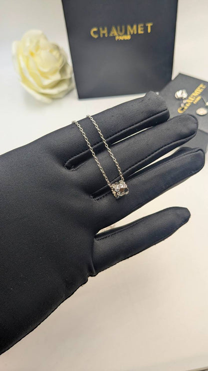 Chaumet
*Master Quality* 
*Necklace & Earrings*
130 dhs✅ with Normal Box 🎁

Zain210
♥️♥️♥️