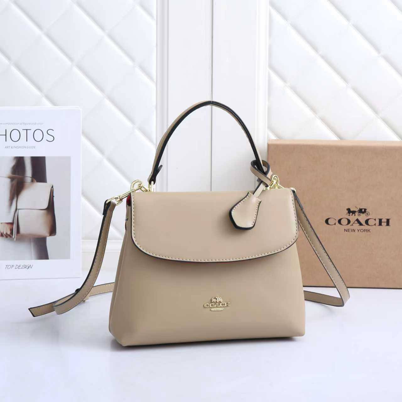 COACH
Best quality 

with box’s
🎁🎁🎁
110 dhs✅
size 22 cm

Zain290
♥️♥️♥️