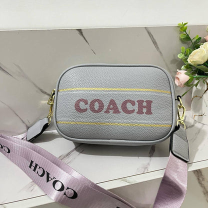Coach
20*13*6.5cm
50 dhs✅

Zain17
♥️♥️♥️