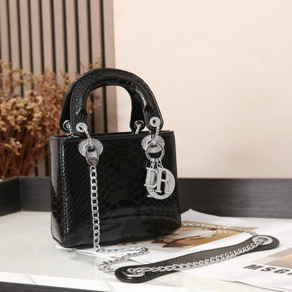 DIOR
Best quality 
120 dhs✅

size 18Cm

Zain290
♥️♥️♥️
