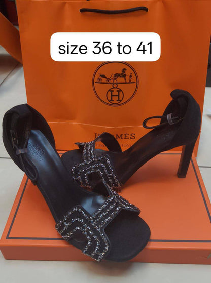 Hermes 

Size 36 to 41

120 dhs❣️

Zain103
♥️♥️♥️