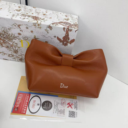Dior
90 dhs🇦🇪🇦🇪
with box

Zain265
♥️♥️♥️