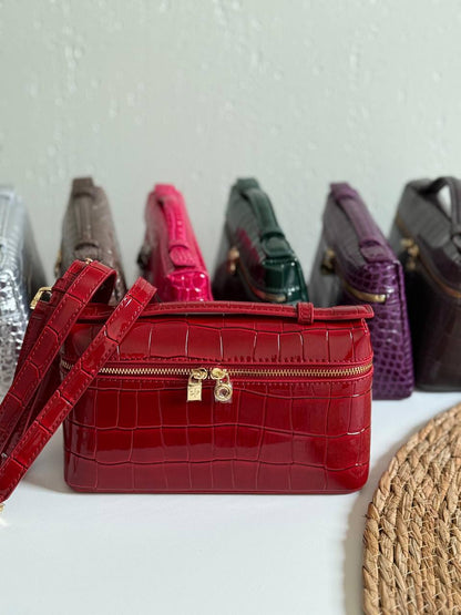 LORO PIANA
20cm
350 dhs🌺
Top quality 
With box🎁

Zain167
♥️♥️♥️