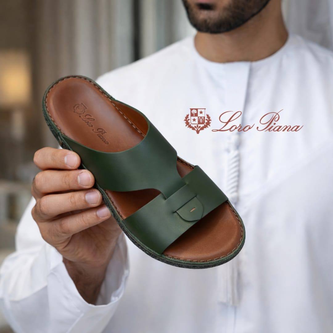 slippers for men good quality  with box  
size available (40to47) 6to13) price 
230 dhs💓
new arrival ❤️❤️

Zain59
♥️♥️♥️