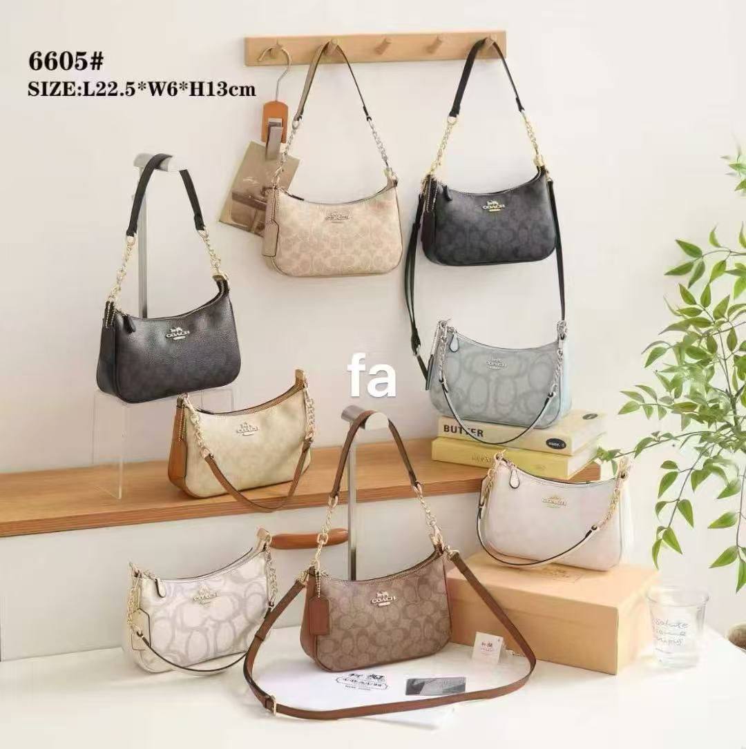 COACH 
🍓  New in stock
22.5cm
95 dhs❤️ 

with Box
🎁🎁🎁

Zain44
♥️♥️♥️