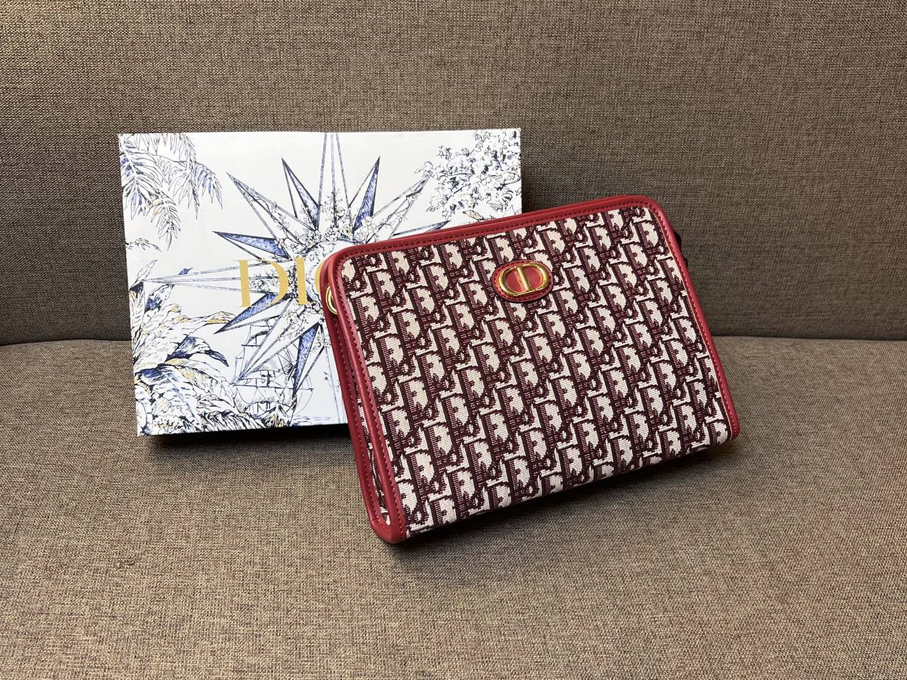 Goyard
70 dhs✅
with box
🎁🎁🎁

25cm

Zain26
♥️♥️♥️