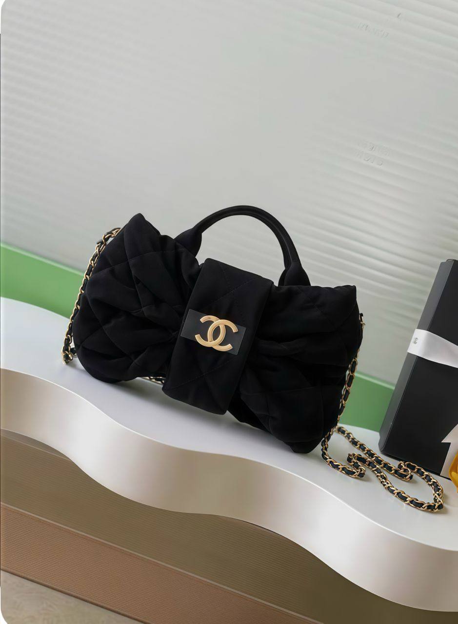 Chanel

110 dhs❣️

with box
🎁🎁🎁

size 24×5×15cm

Zain42
♥️♥️♥️