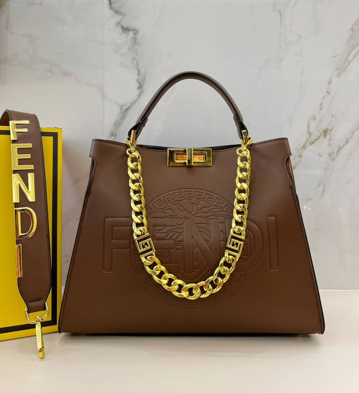 FENDI 
COPY ONE NEW CAME 
155 dhs💓

Zain39
♥️♥️♥️