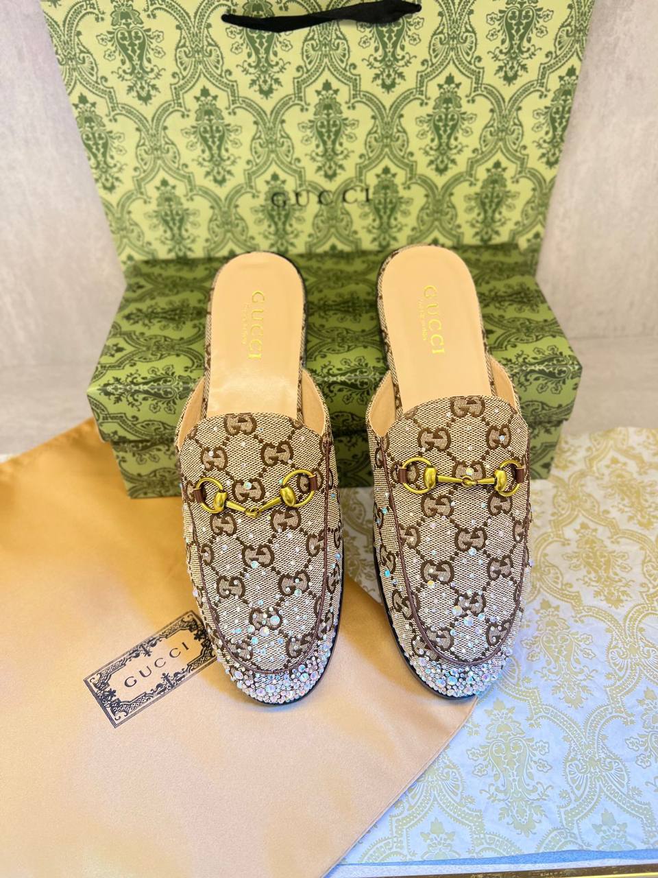 OFFER 
Discount
140 dhs🪙🖤
SIZE 36-41 available
Limit Stock

Zain88
♥️♥️♥️