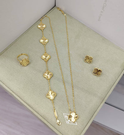VCA SET ❤️‍🔥*
Necklace 🌸
Earring ✨
Bracelet 🍁
Ring 💍 free size ❣️
Stainless Steel 💯
Non tarnish 💯
With normal boxes 📦 
45 dhs✅
With master box 🗃️ 
75 dhs✅

Zain216
♥️♥️♥️