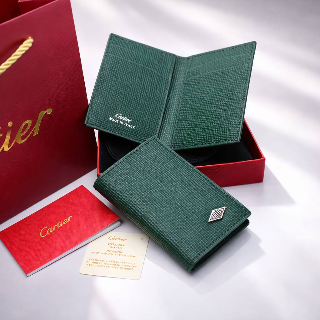 Cartier wallet 
with box 
🎁🎁🎁

45 dhs❣️

Zain78
♥️♥️♥️