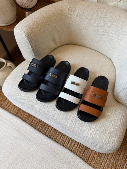 HERMES SLIPPERS
*AAA QUALITY*
*size: 40 to 47*
450 dhs✅

Zain185
♥️♥️♥️