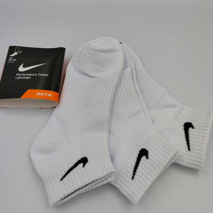 NEW CAME 
NIKE,, ADIDAS 
SOCKS 
20 dhs🪙🌨️
1 CARD 3 PAIRS

Zain40
♥️♥️♥️