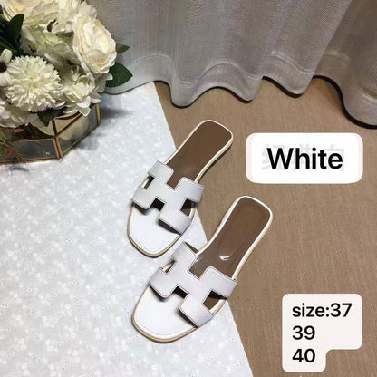 🎉Discount 💗 Dior / Hermes slipper
Limit Stock ⛔️
Size : 37-40 
70 dhs🪙💕
with box +🎁

Zain115
♥️♥️♥️