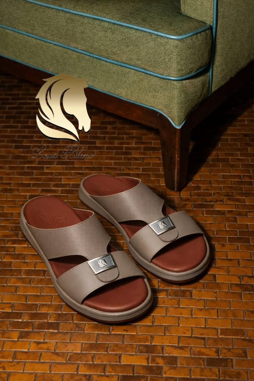 Louis Hilano Slippers for men master quality 
260 dhs❣️ 
with box and paper bag size 🎁available 
40to46 (6to12)

Zain59
♥️♥️♥️