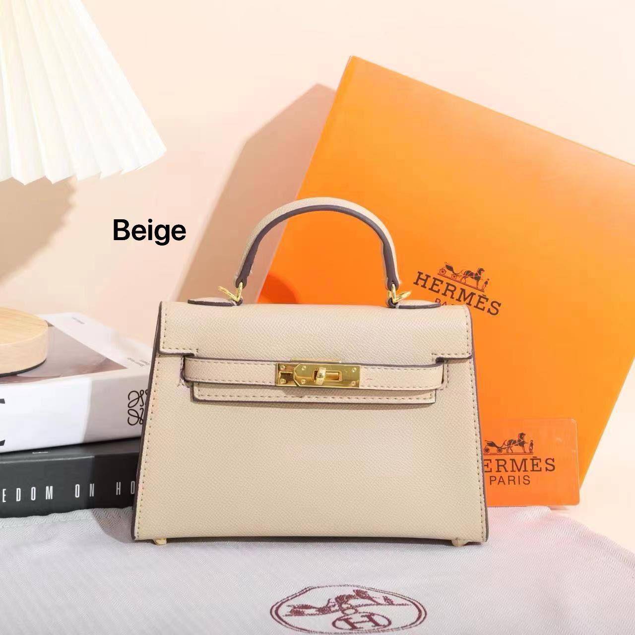 Hermes Killy
1⃣️ First quality +🎁
Size : 20.5 *14 cm
85 dhs❤️
with box🎁

Zain115
♥️♥️♥️