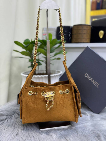 CHANEL 
SIZE  ………20CM🥰
110 dhs🇦🇪
with BOX🌷

Zain51
♥️♥️♥️