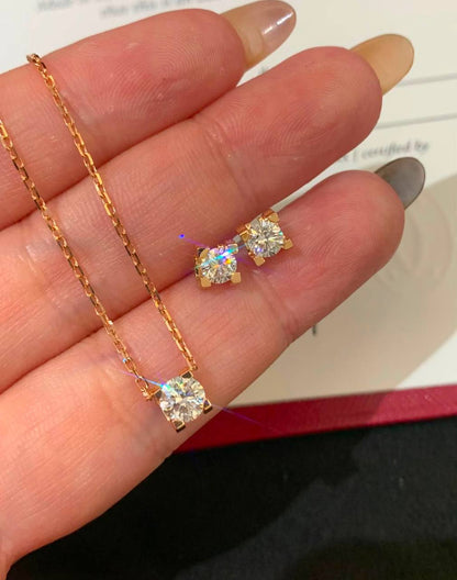 *Cartier ❤️‍🔥*
Necklace 🍁
Earring 💥
Master quality 💯

With normal boxes 🗃️ 
85 dhs 

With master box 📦 
125 dhs 

Zain216
♥️♥️♥️