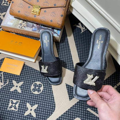 LV
Size 36-42 
100 dhs✅

Zain131
♥️♥️♥️