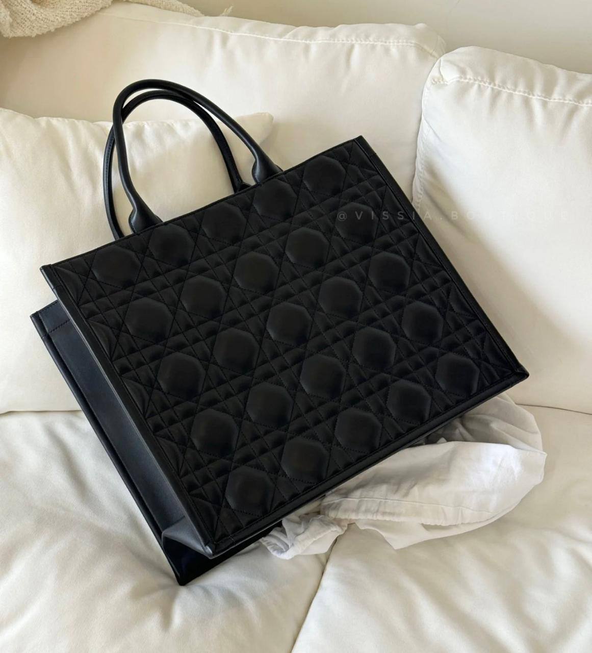 DIOR 

GOOD QUALITY  

BIG SIZE

90 dhs🇦🇪🇦🇪
41CM

Zain295
♥️♥️♥️