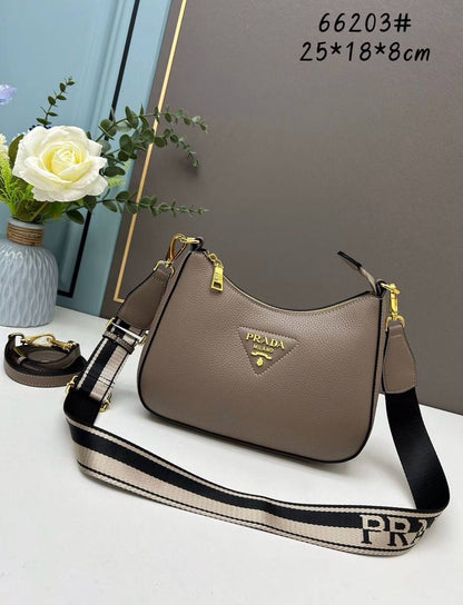 Prada

90 dhs✅

with box
🎁🎁🎁

Zain35
♥️♥️♥️