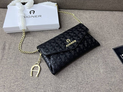 Aigner

55 dhs 🇦🇪🇦🇪🇦🇪

size 20cm

with box
Zain26
♥️♥️♥️
