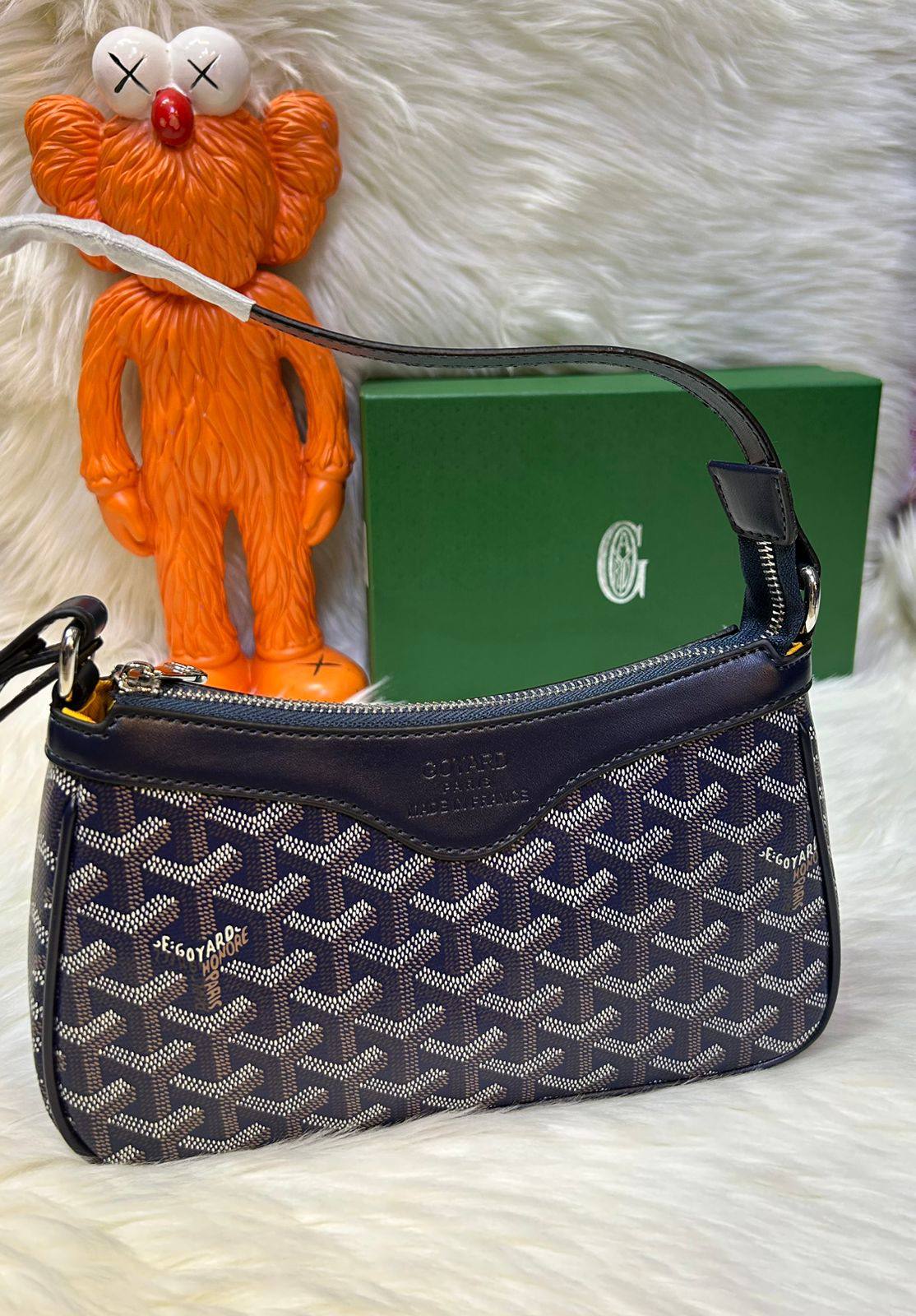 Goyard
good quality, comes 
with box, 

🎁🎁🎁

size... 24 *14 cm
80 dhs❣️

Zain12
♥️♥️♥️