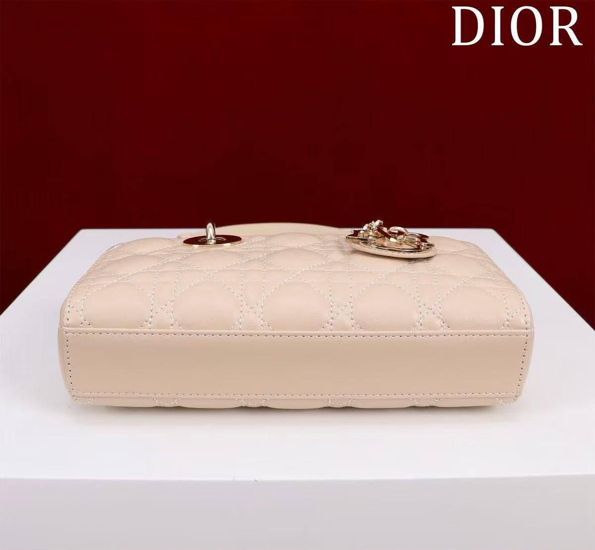 Dior D-joy✅
*Size 22 cm*
For Price 👇 WhatsApp✅
0568585901 
0507557372
0552275751 Owner Zain 👌

Zain274
♥️♥️♥️