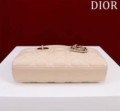 Dior D-joy✅
*Size 22 cm*
For Price 👇 WhatsApp✅
0568585901 
0507557372
0552275751 Owner Zain 👌

Zain274
♥️♥️♥️