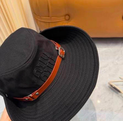 MIU MIU

 NEW HATS

230 dhs🇦🇪🇦🇪

Zain328
♥️♥️♥️