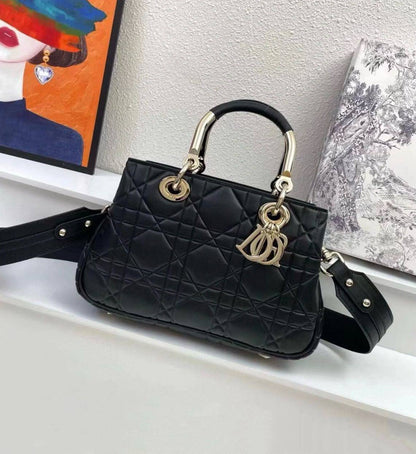 DIOR 
MASTER QUALITY 
SPECIAL OFFER
220 dhs💛
leather

Zain295
♥️♥️♥️