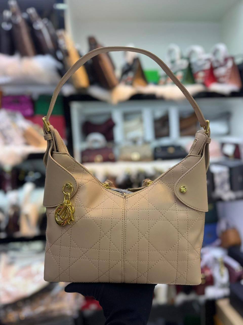DIOR 

95 dhs🪙🌨️

Good Quality

Zain90
♥️♥️♥️