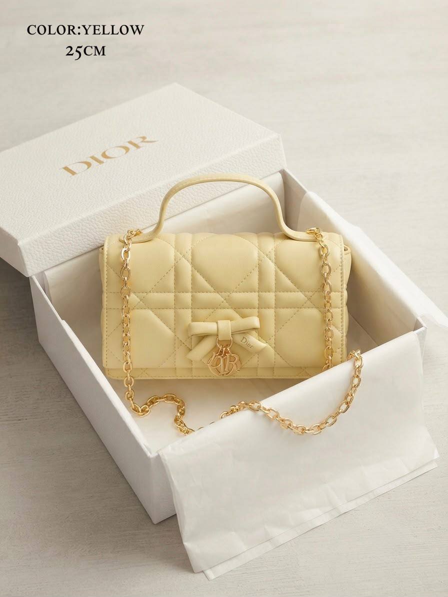 Dior ᴄᴀɴɴᴀɢᴇ ʙᴏᴡ
sᴏғᴛ ᴄᴀʟғsᴋɪɴ ʟᴇᴀᴛʜᴇʀ
ᴡɪᴛʜ ɢᴏʟᴅ ᴄʜᴀɪɴ sᴛʀᴀᴘ
sɪᴢᴇ : 25 cm
ᴡɪᴛʜ BOX

110 dhs✅

Zain31
♥️♥️♥️
