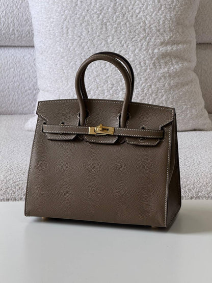 Hermes birkin epsom 25cm💕master quality😍

with box❤️
🎁🎁🎁

440 dhs🪙💚

Zain52
♥️♥️♥️