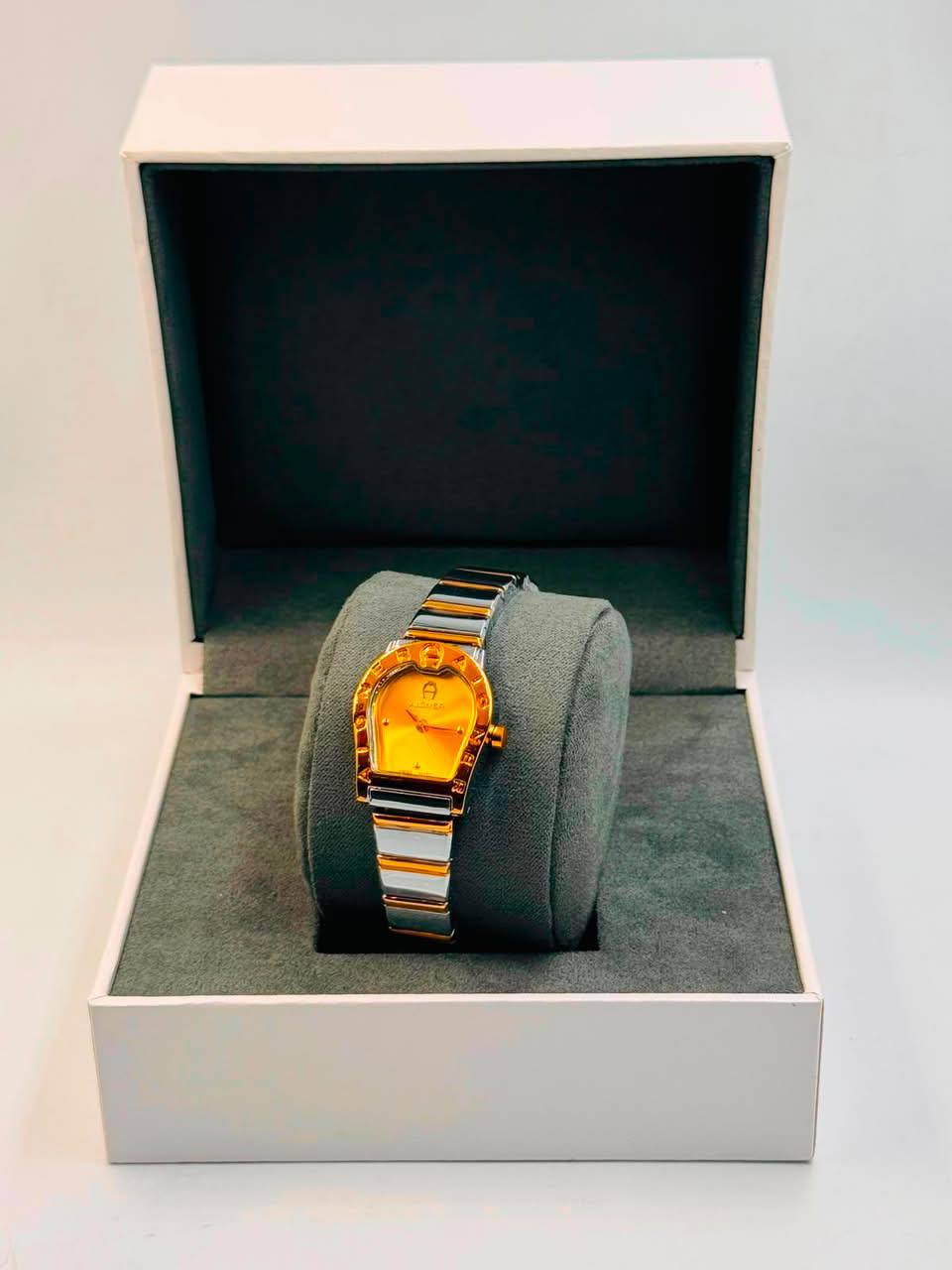 Aigner Ladies 

available
55 dhs🇦🇪🇦🇪

Zain08
♥️♥️♥️