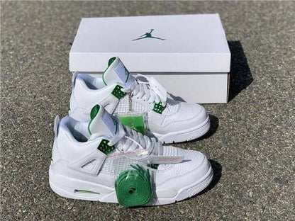 Jordan 4 
Sizes 36-47 
170 dhs🪙💚

Zain232
♥️♥️♥️