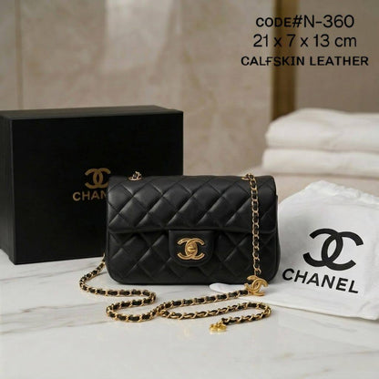 CHANEL Classsic
Flap Cross/shoulder bag
With Ball press adjustable
Chain belt strap
Size : 18 cm
With BOX 

100 dhs🇦🇪🇦🇪

Zain239
♥️♥️♥️