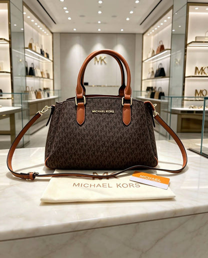 MK
110 dhs🇦🇪🇦🇪
Size:30*11*23

Zain07
♥️♥️♥️