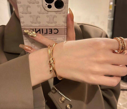 Tiffany ❤️‍🔥*
Bangle ✨
Master quality 💯
With normal boxes 📦 
60 dhs🇦🇪🇦🇪

With master box 🗃️ 
100 dhs🇦🇪🇦🇪

Zain216
♥️♥️♥️