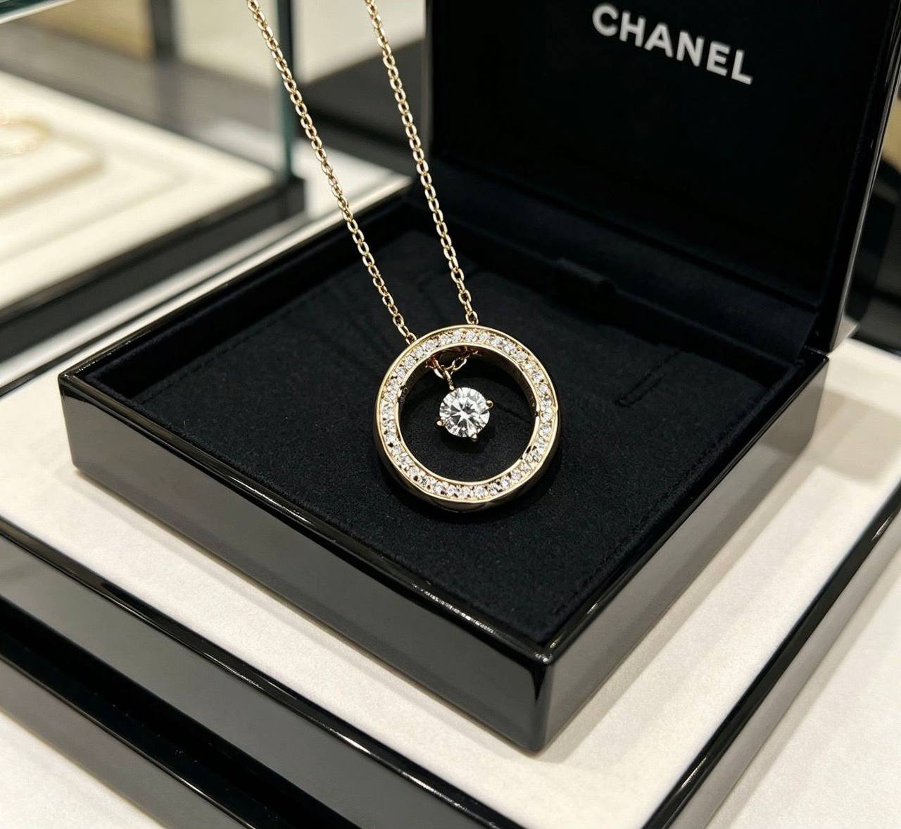 CHANEL ❤️‍🔥
Necklace 🦋
Master quality 💯
With normal boxes 🗃️ 
55 dhs

With master box 📦 
95 dhs 

Zain216
♥️♥️♥️