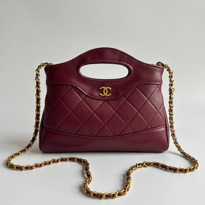 Chanel
High quality
With box 
100 dhs🇦🇪🇦🇪

Zain136
♥️♥️♥️